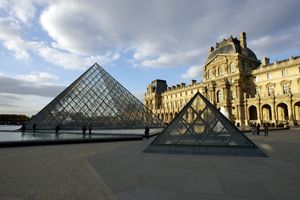 Louvre_pyramide
