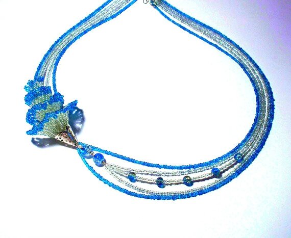 collier-collier-fleur-bleue-et-translucide-15801090-a-jpg-beac8_570x0