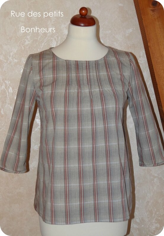 Blouse à carreaux : plis à nervure & boutonnage
