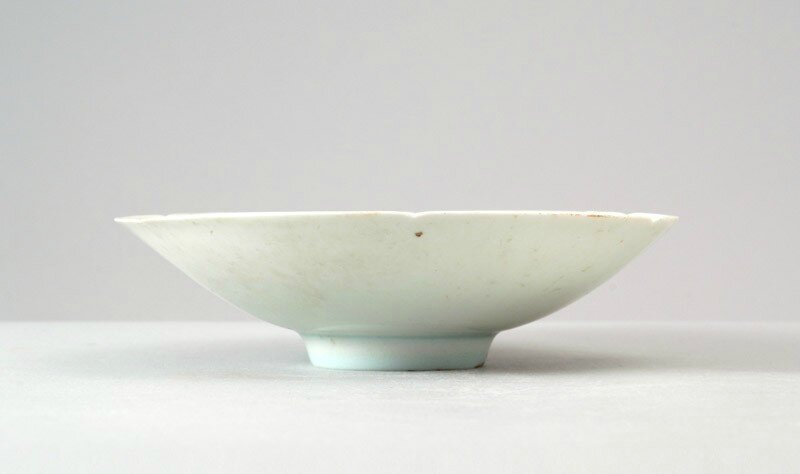 White ware dish with floral decoration, 12th century, Song Dynasty (AD 960 - 1279)