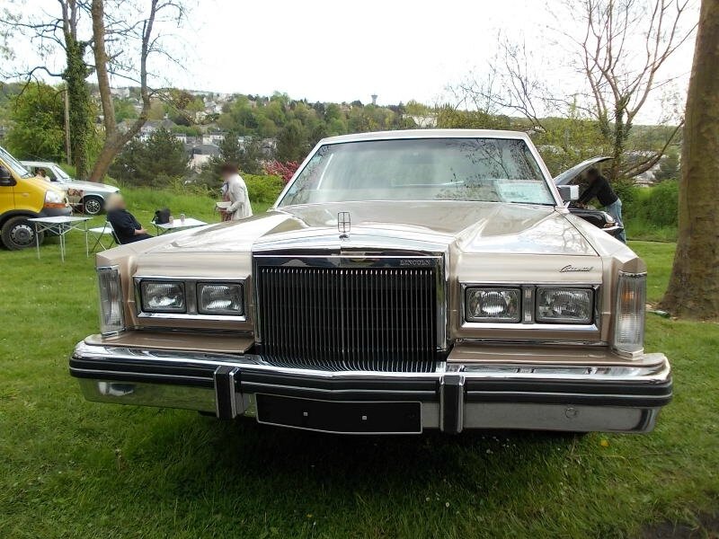 LincolnContinentalMkVI1982av