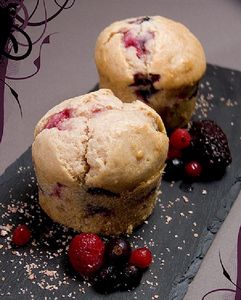 Muffins_roses_au_lait_de_coco___fruits_rouges_Cook_in