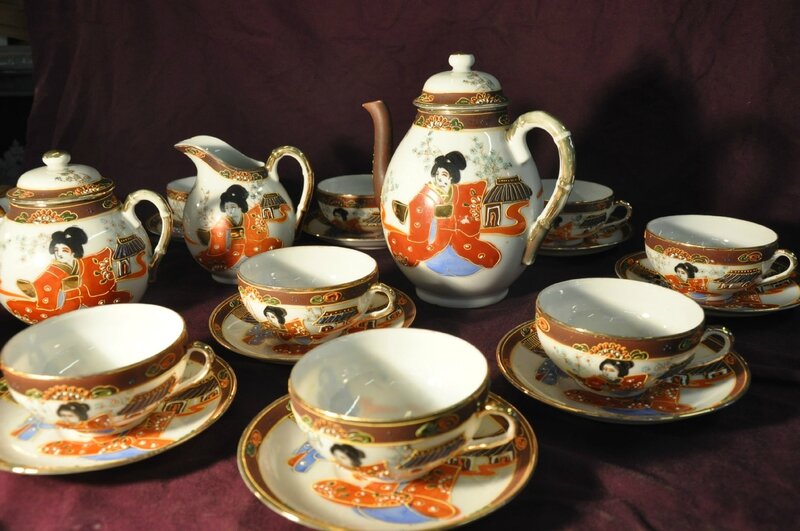 SERVICE A THE EN PORCELAINE (JAPON) antiquités du vingtième SERVICE A THE EN PORCELAINE (JAPON) antiquités du vingtième