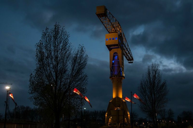 C'EST BEAU UNE GRUE LA NUIT