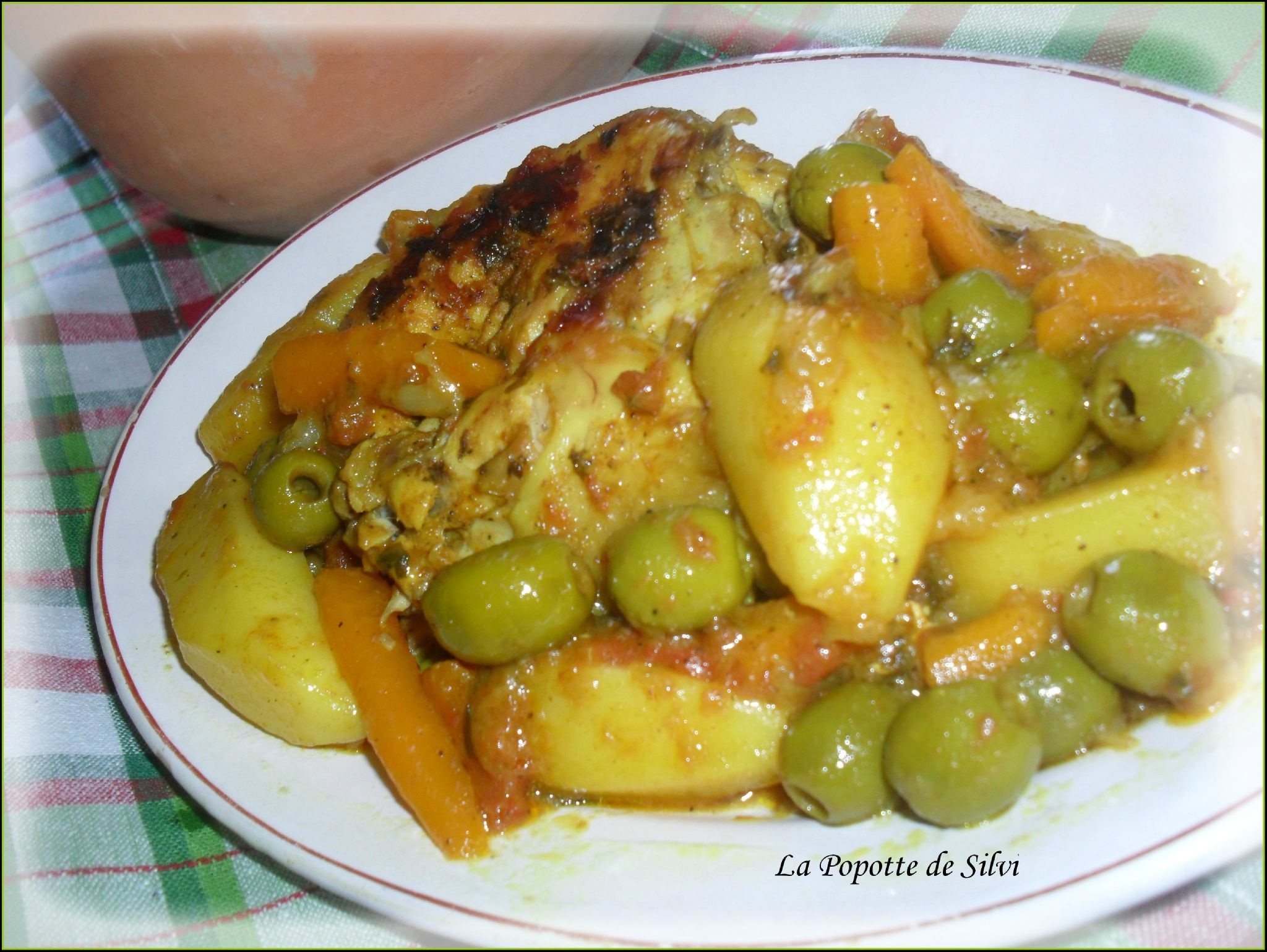 Tajine en terre émaillé, coucous marocain, tajine poulet