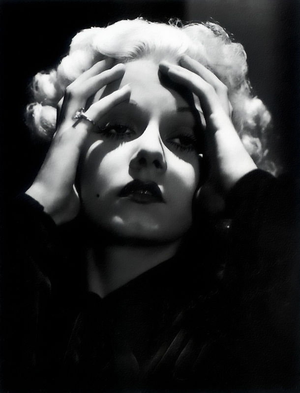 jean-1935-portrait-black_studio-2