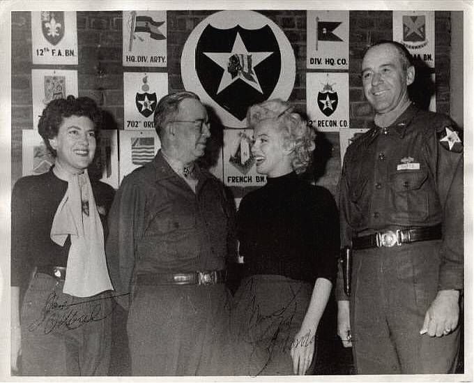 1954-02-18-korea-2nd_division-NCOclub-with_jean-3