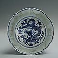 Blue-and-white washer with flower-shaped rim and the design of dragons, Xuande period (1426-1435)