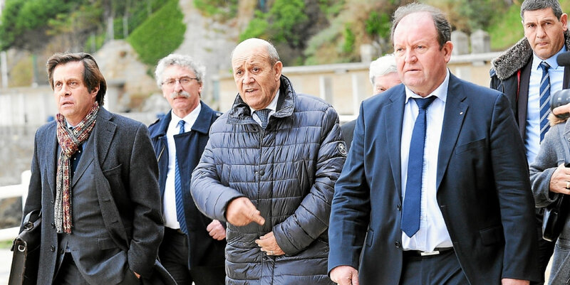 guide-par-les-elus-de-dinard-et-le-president-du-conseil_4455266
