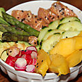  poke bowl saumon, avocat, mangue, concombre, radis, asperges vertes