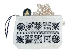 Trousse motifs geometriques ecru et noir - small