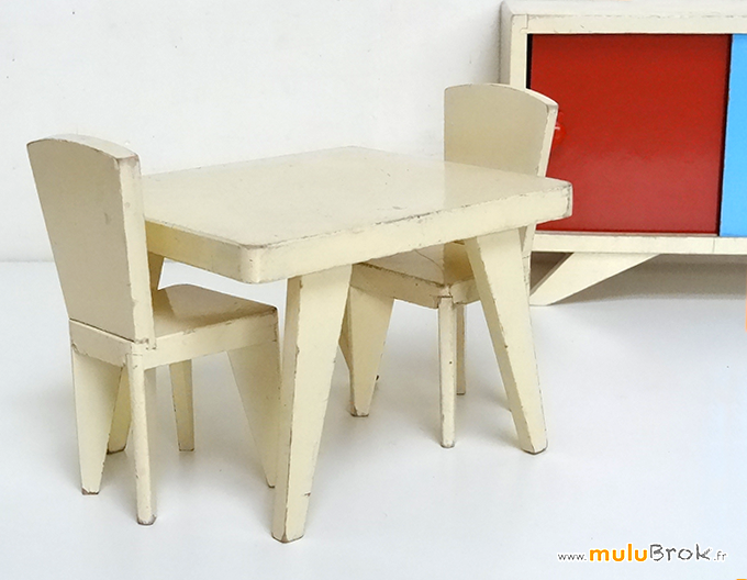 MEUBLE-POUPEE-TABLE-CHAISES-2-PIEDS-COMPAS-1-muluBrok-Vintage