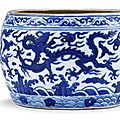 A blue and white 'dragon' jar, mark and period of wanli (1573-1619)