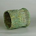 Pointe de lance & 2 bracelets. en bronze à patine de fouille. culture de dong son. vietnam, ier millénaire av. j.c. 