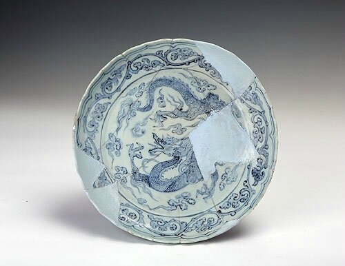 Blue-and-white dish with foliate rim and design of a dragon among clouds, Yuan Dynasty (1271-1368)