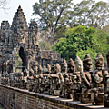 Une conférence par sylvie ahmadian / les temples d’angkor, trésors d’architecture du cambodge