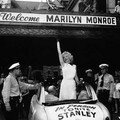 1952 parade monkey business et visite orphelinat