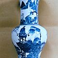 Paire de vases cornet yenyen. Chine, Dynastie Qing, XVIIIème siè