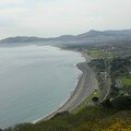 Vue sur la baie de Killiney. Au fond, Bray.
