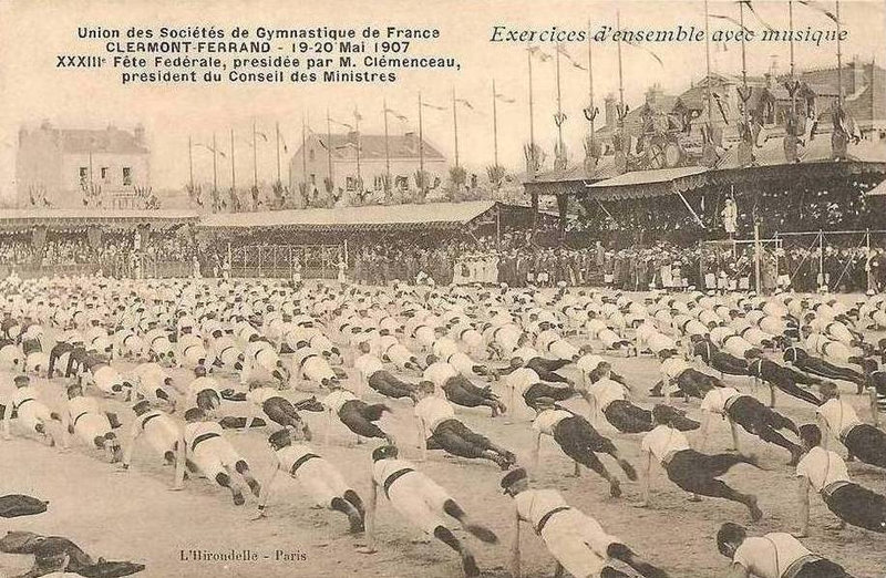 1907 CPA Clermont-Ferrand 33e Fête Fédérale Exercice au sol