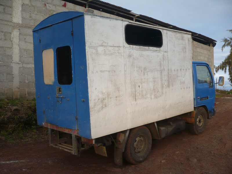 NISSAN Cabstar avec caisson artisanal Port Sud-Est (2)