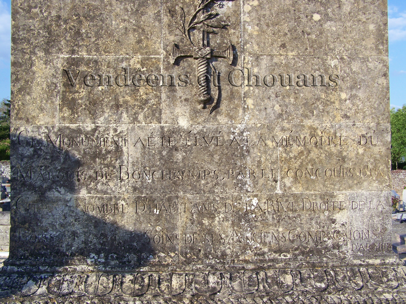 Varades (44) – Cénotaphe de Bonchamps dans le cimetière