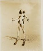 1947-02_03-Fox_publicity-sitting02-bikini_bicolor-ski-010-1