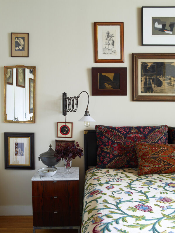 alexandra-loew-bedroom-print-bedspread-mirror-artwork-walls
