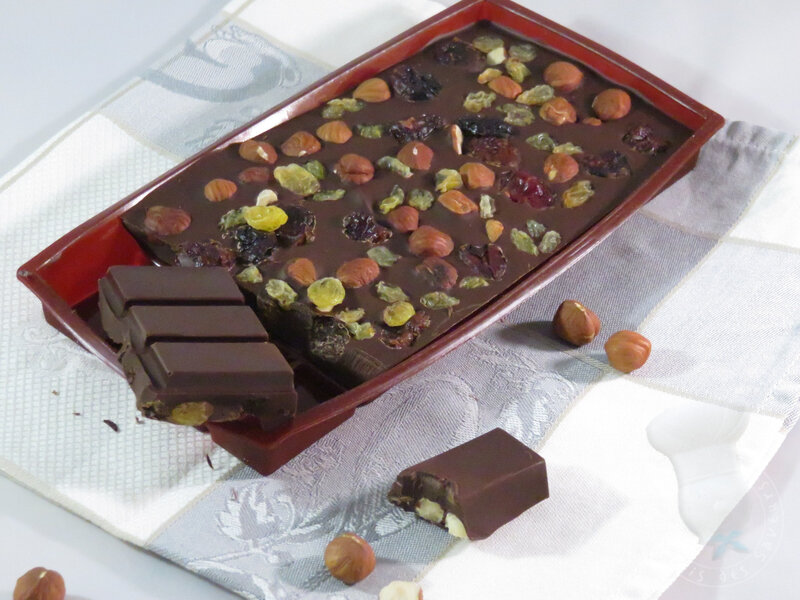 Tablette chocolat, noisettes, raisins, cranberries