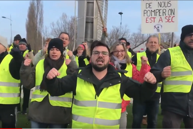 7795956175_debranche-ta-tele-et-enfile-ton-gilet-est-le-deuxieme-clip-d-antonin-en-soutien-au-mouvement-des-gilets-jaunes