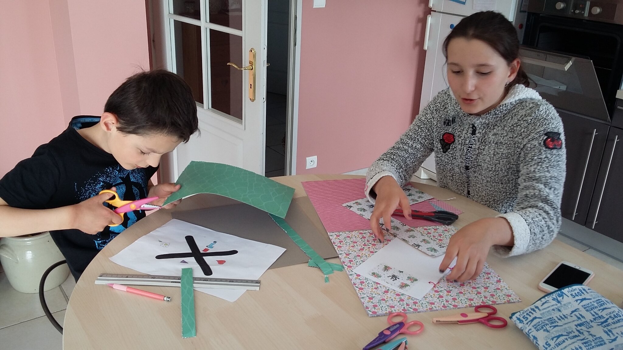 Les petites Zistoires de Tom, Lucie et Gabriel