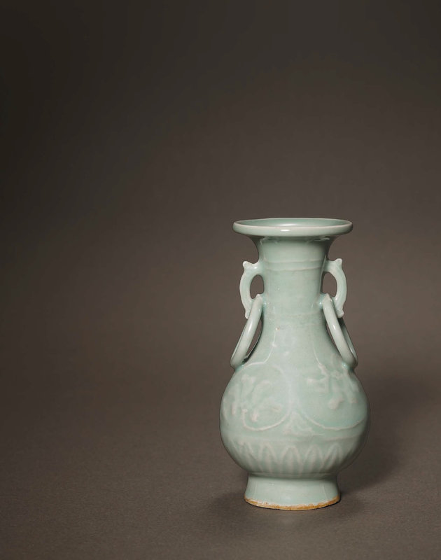 A small Longquan celadon vase, Southern Song dynasty (1127-1279)