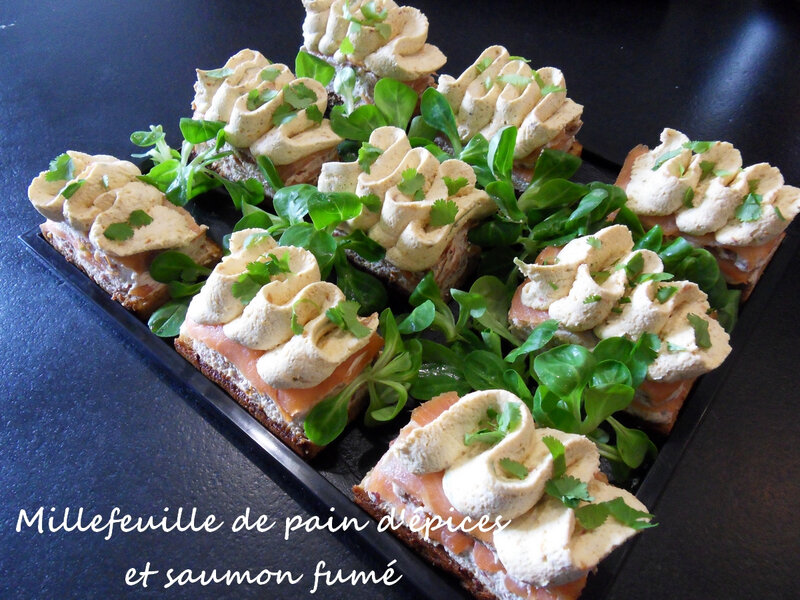 milefeuille de pain d'épices et saumon fumé