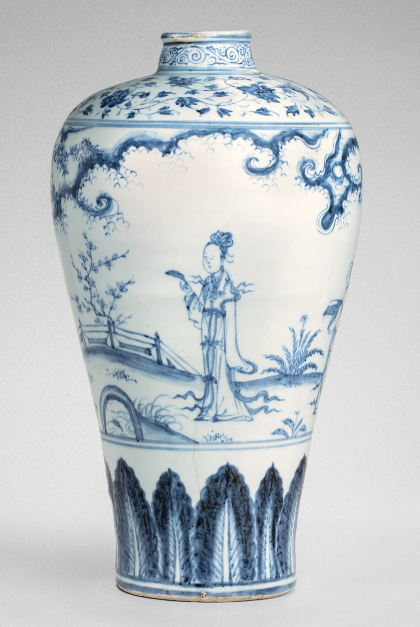 delicate Chinese Jingdezhen ancient pagoda blue and white porcelain vase 