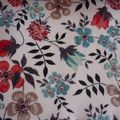 Edenham fond blanc, fleurs turquoise, corail & taupe, coloris vintage (2010)