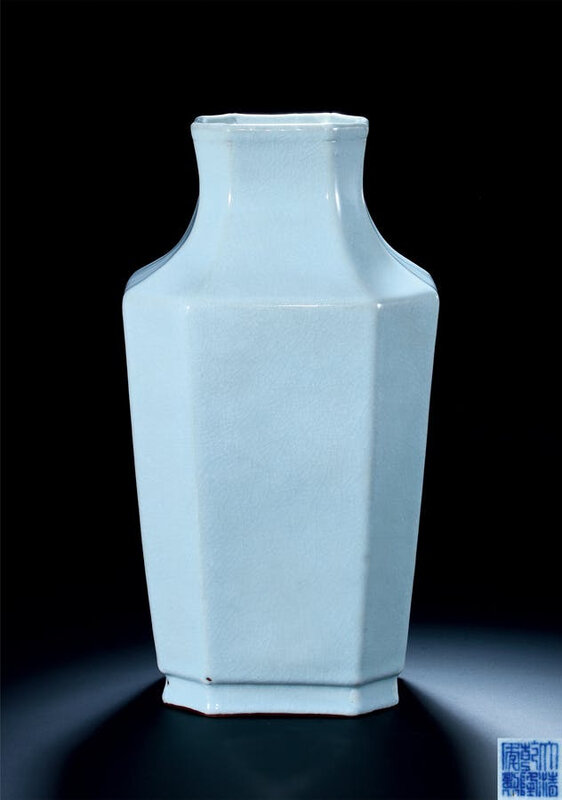 A Ru-Type Octagonal Vase, Qianlong Period, 1736-1795