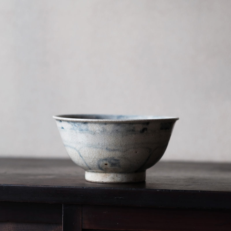 Later Lê Dynasty White Slip Tea Bowl with Lotus Petal Design in Underglaze Blue, Vietnam, 16th-17th century