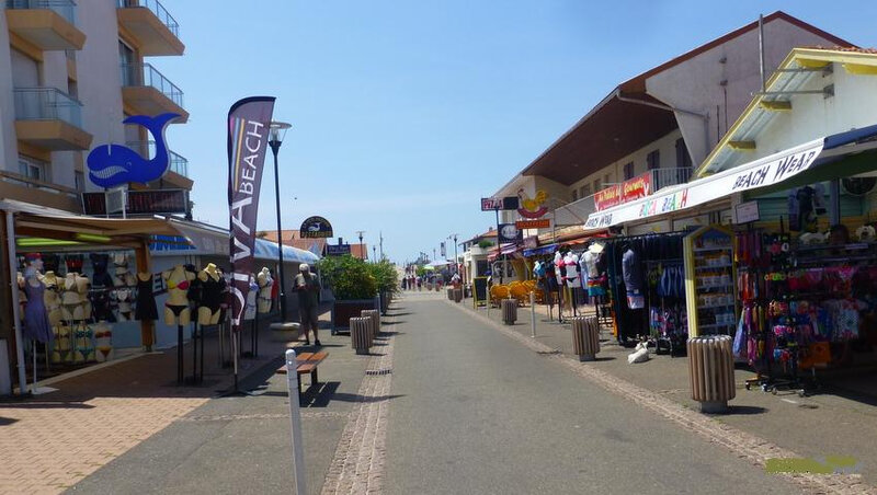 Photo-rue-de-la-plage-Biscarrosse-plage
