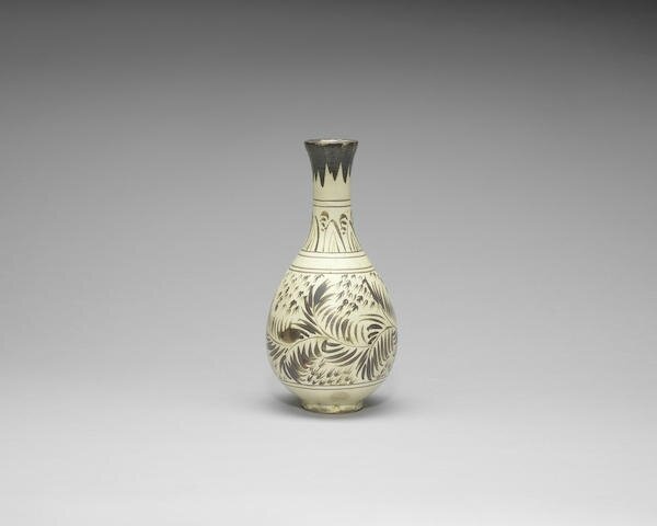 A Cizhou bottle vase, Yuan Dynasty