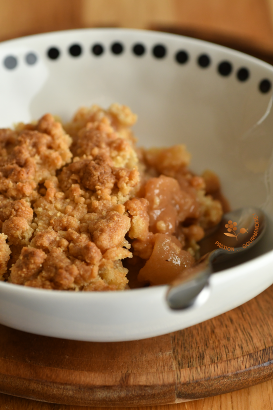 Crumble 3 pommes, amande, caramel