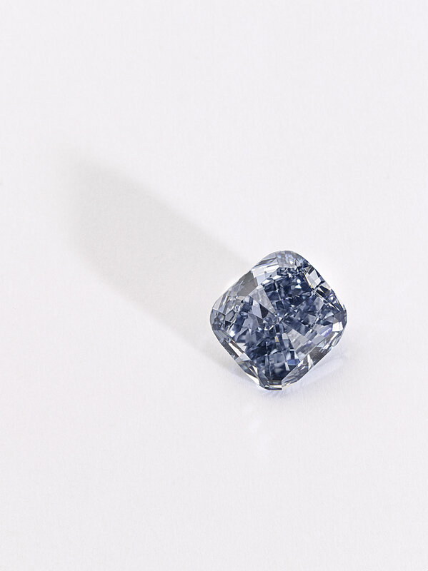 Fancy Vivid Blue diamond, 3