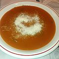 Soupe à la tomate et poivrons rouges au parmesan