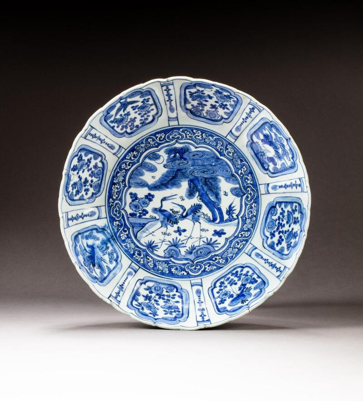 A blue and white fluted-rim 'Kraak'-type 'cranes and pine tree' dish, Ming dynasty, Wanli period