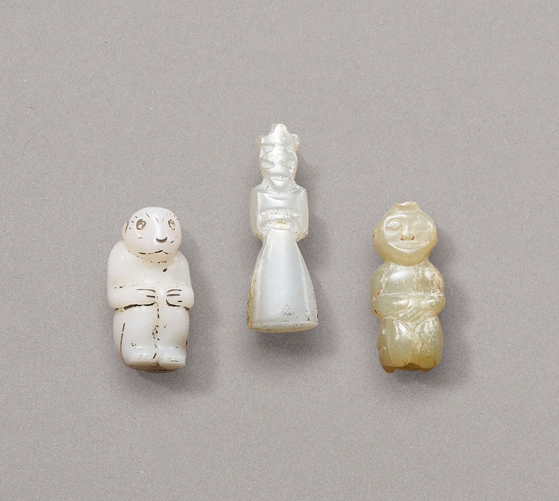 2020_HGK_18243_0230_000(a_group_of_three_jade_carvings_white_jade_human-form_pendant_western_z124437)
