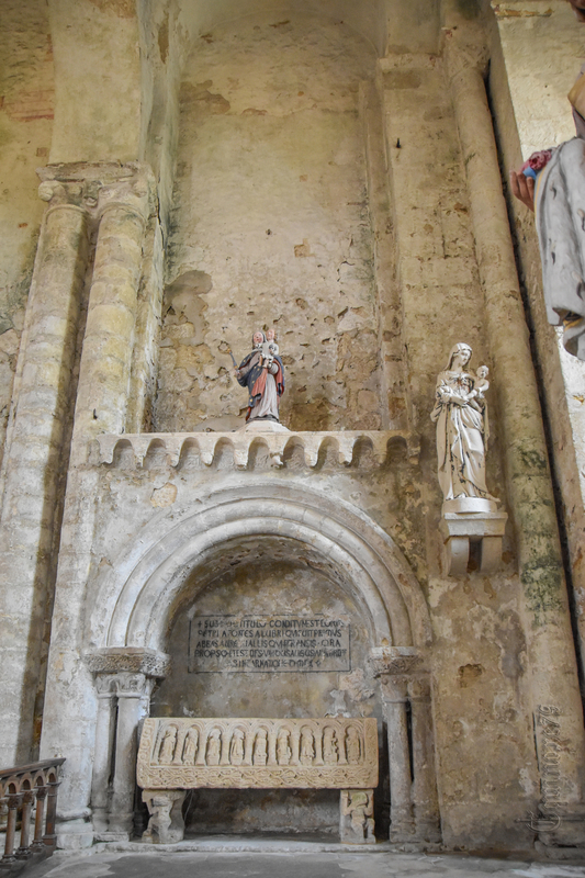 Fouille du Tombeau de Pierre, Premier abbé de l'église romane d'Airvault (1)