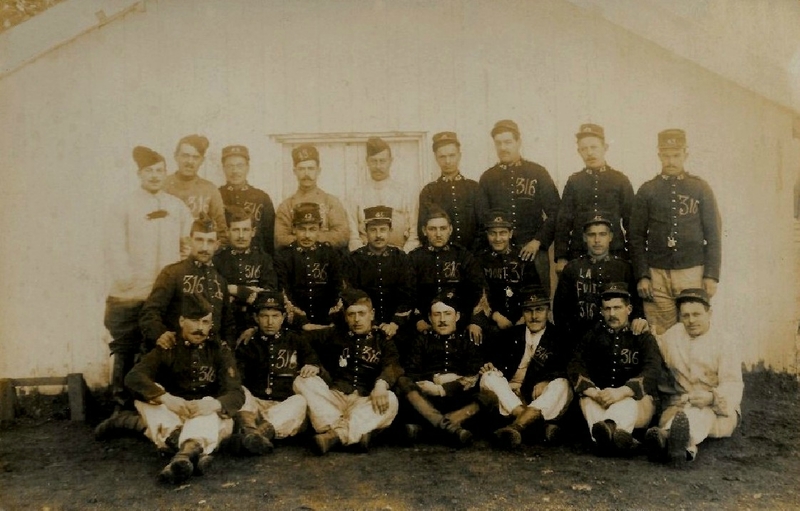 Camp de Satory, Versailles, artilleurs du 43e RAC
