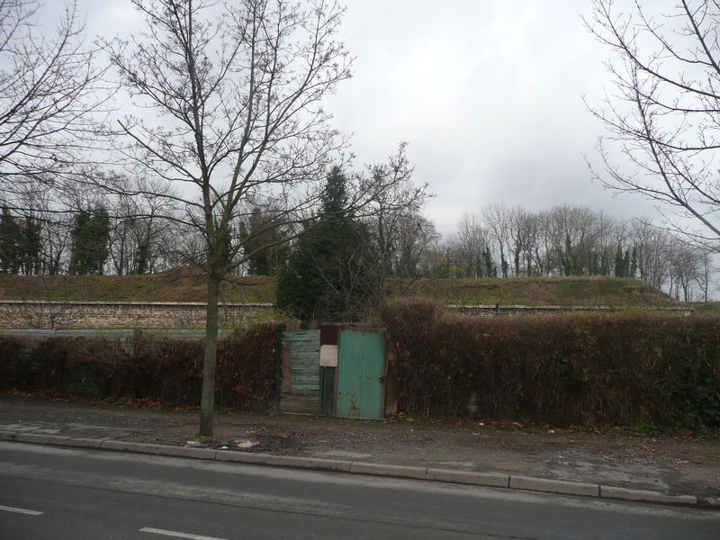Le fort de l'Est Photo de Canal Saint Denis le 10 décembre 2008 Les randos de Gemau77 et Cie Le fort de l'Est Photo de Canal Saint Denis le 10 décembre 2008 Les randos de Gemau77 et Cie