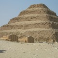 Saqqara, sa pyramide à degrés et ses mastabas