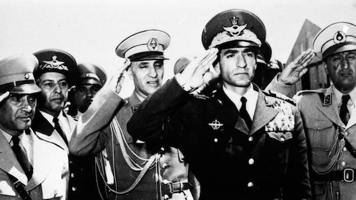 1953_Iranian_coup_détat_-_Mohammad_Reza_Pahlavi_in_Tehran_Airport-700x394