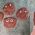 Cookies monstrueux aux yeux rigolos sur coonies (cookies brownies)